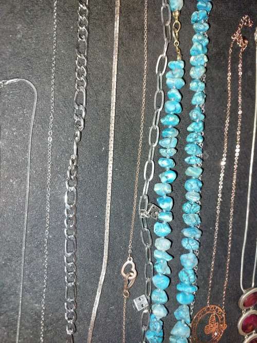 A BULK VINTAGE COLLECTION OF HIGH-QUALITY JADE ICE AND SILVER-PLATED AND GOLD-PLATED JEWELRY