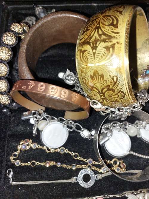 A BULK JOBLOT ANTIQUE AND VINTAGE BANGLES AND BRACELETS SOLD AS IS