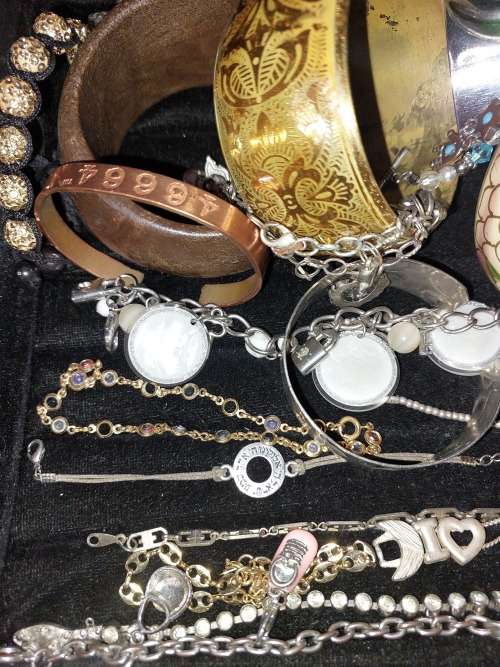 A BULK JOBLOT ANTIQUE AND VINTAGE BANGLES AND BRACELETS SOLD AS IS