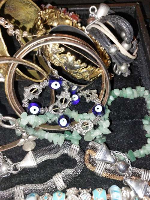 A BULK JOBLOT ANTIQUE AND VINTAGE BANGLES AND BRACELETS SOLD AS IS