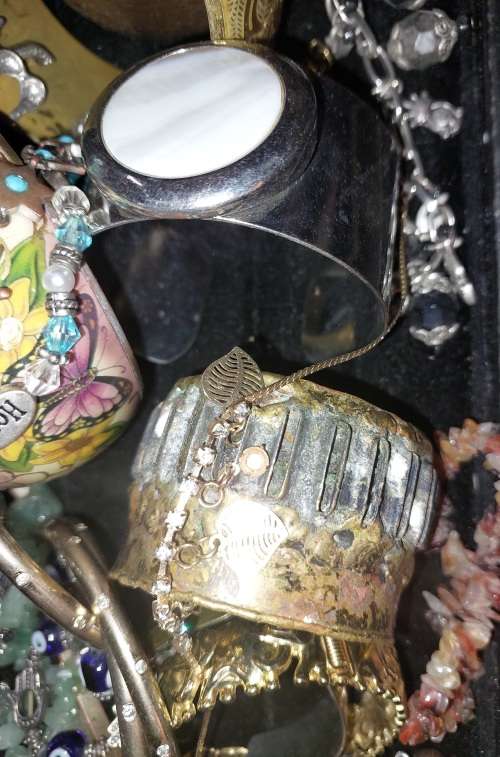 A BULK JOBLOT ANTIQUE AND VINTAGE BANGLES AND BRACELETS SOLD AS IS