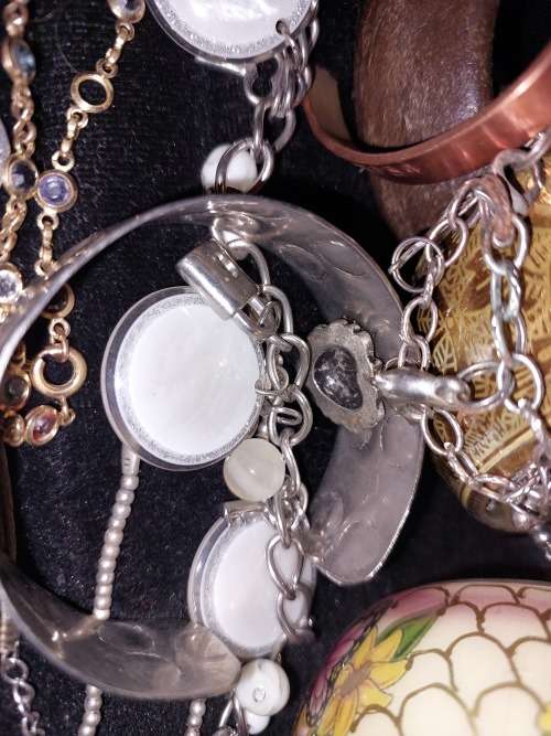A BULK JOBLOT ANTIQUE AND VINTAGE BANGLES AND BRACELETS SOLD AS IS