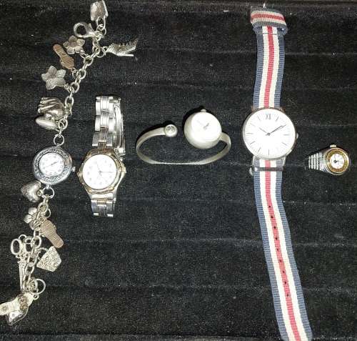 A VINTAGE COLLECTION WOMEN DRESS WATCHES SOLD AS IS NOT TESTED