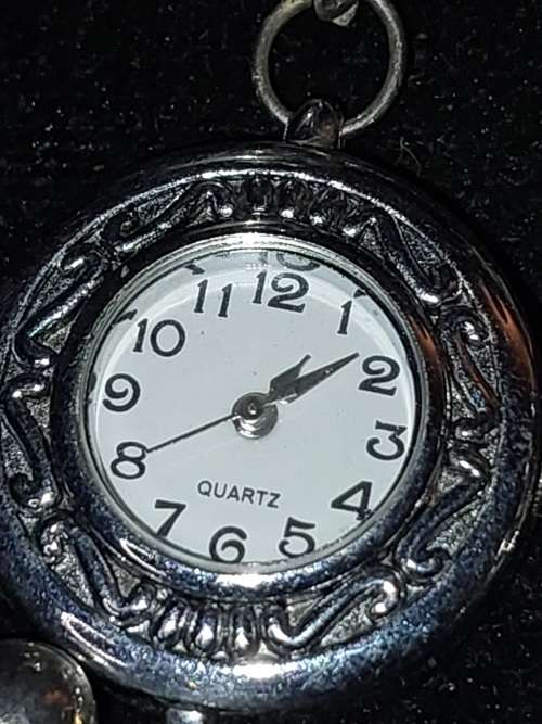 A VINTAGE COLLECTION WOMEN DRESS WATCHES SOLD AS IS NOT TESTED