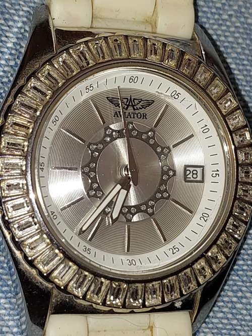 A BEAUTIFUL AVIATOR TRAVELER COLLECTION WATCH DIAMNTE A BEZEL
