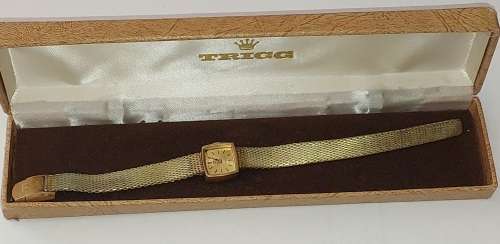 AN ANTIQUE TISSOT SAPHIR GOLD PLATED WITH THE CRYSTAL GLASS SOLD AS IS NOT TESTED