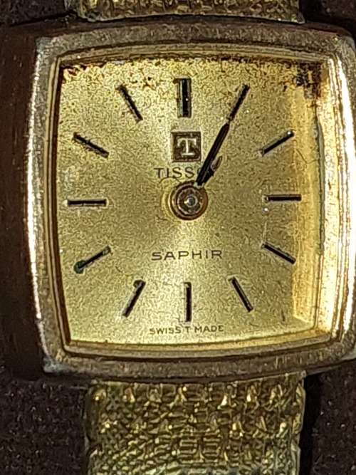 AN ANTIQUE TISSOT SAPHIR GOLD PLATED WITH THE CRYSTAL GLASS SOLD AS IS NOT TESTED
