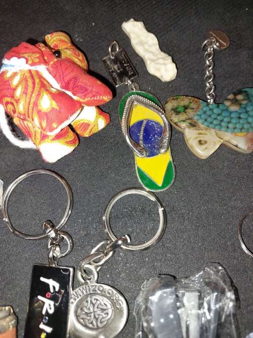 A BULK COLLECTION KEYRINGS AND CELLPHONE CHARMS SOLD AS IS