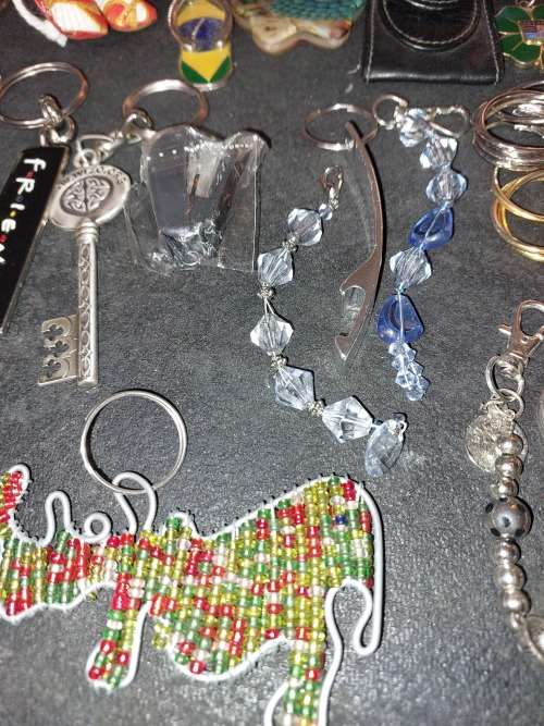A BULK COLLECTION KEYRINGS AND CELLPHONE CHARMS SOLD AS IS