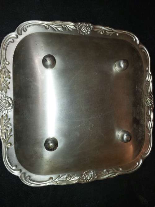 A VINTAGE SILVER PLATED SQUARE SERVING TRAY SOLD AS IS