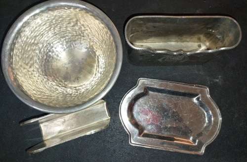 A VINTAGE JOB LOT EPNS AND SILVERPLATED UTENSILS SOLD AS IS