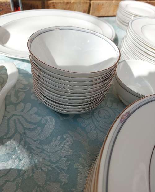 A UNIQUE VINTAGE ROYAL DOULTON MADE IN ENGLAND 125 PIECE SET