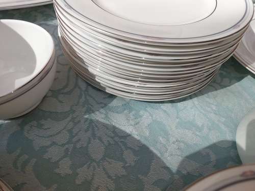 A UNIQUE VINTAGE ROYAL DOULTON MADE IN ENGLAND 125 PIECE SET
