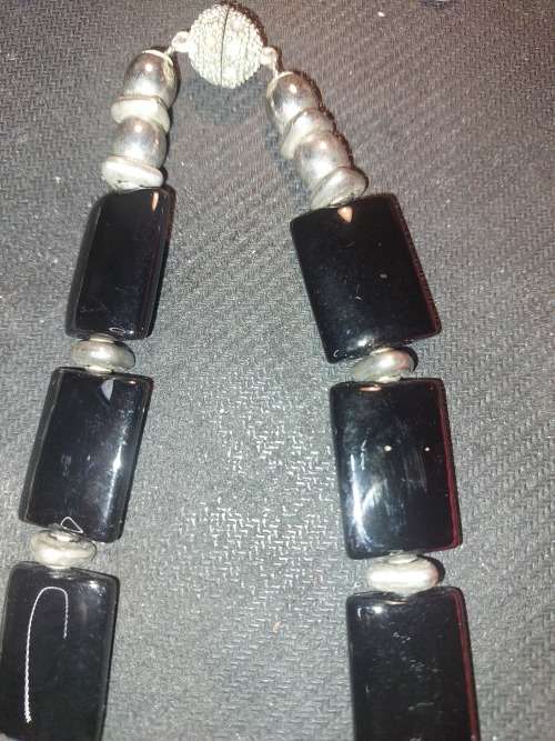 AN IMMIGRATING LADY`S QUALITY COLLECTION OF COSTUME NECKLACES SOLD AS IS
