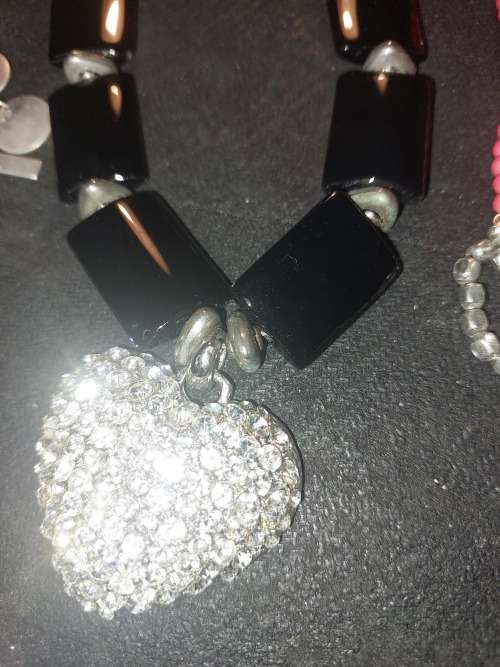 AN IMMIGRATING LADY`S QUALITY COLLECTION OF COSTUME NECKLACES SOLD AS IS