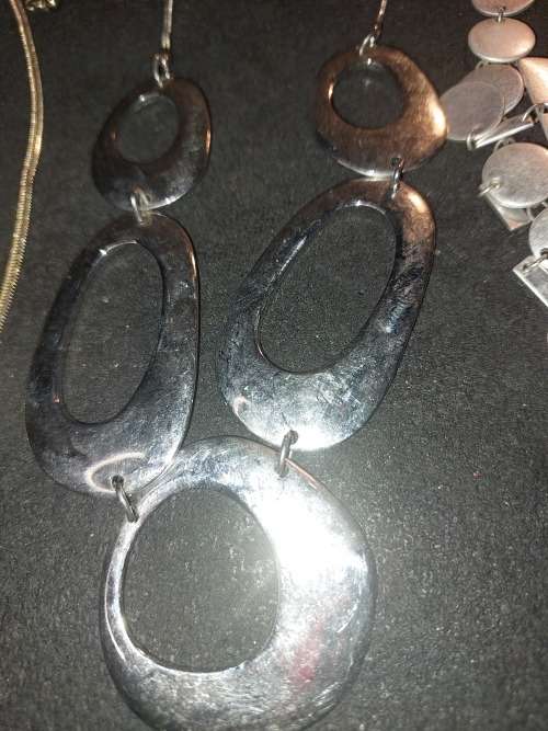 AN IMMIGRATING LADY`S QUALITY COLLECTION OF COSTUME NECKLACES SOLD AS IS
