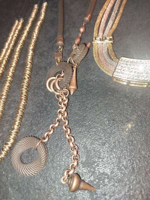 AN IMMIGRATING LADY`S QUALITY COLLECTION OF COSTUME NECKLACES SOLD AS IS