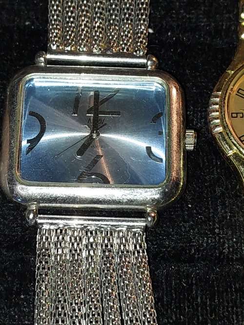 A VINTAGE JOB LOT FASHION WOMANS WATCHES SOLD AS IS NOT TESTED