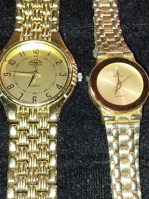 A VINTAGE JOB LOT FASHION WOMANS WATCHES SOLD AS IS NOT TESTED