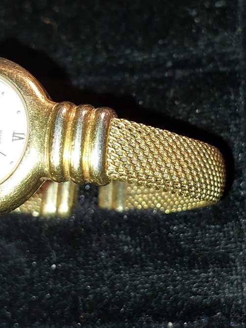 A VINTAGE JOB LOT FASHION WOMANS WATCHES SOLD AS IS NOT TESTED
