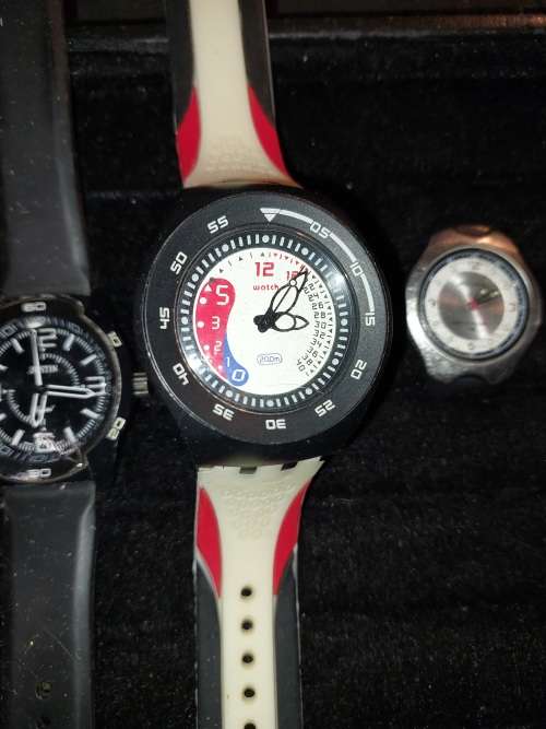 A JOBLOT CASUAL FASHION WATCHES SOLD AS IS NOT TESTED