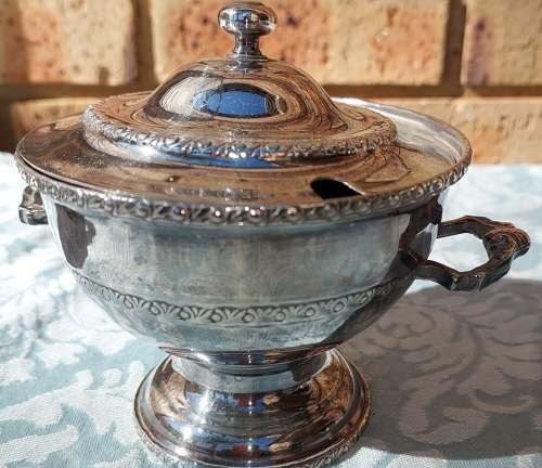 A VINTAGE SERANCO SP.ON C SMALL SAUCE TURINE IN GOOD CONDITION SOLD AS IS