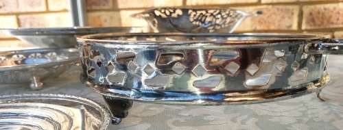 A VINTAGE JOB LOT SIVERPLATED AND EPNS SERVING TRAYS
