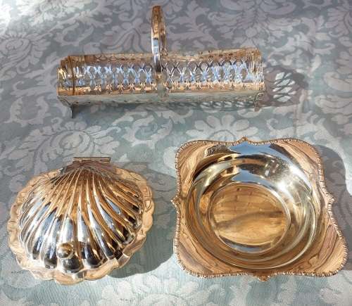A COLLECTION OF SILVER PLATED SERVING TRAYS KITCHENALIA