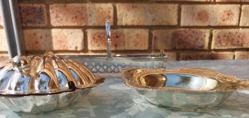 A COLLECTION OF SILVER PLATED SERVING TRAYS KITCHENALIA