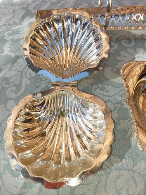 A COLLECTION OF SILVER PLATED SERVING TRAYS KITCHENALIA