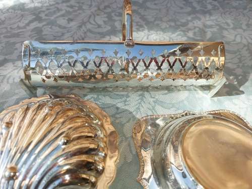 A COLLECTION OF SILVER PLATED SERVING TRAYS KITCHENALIA