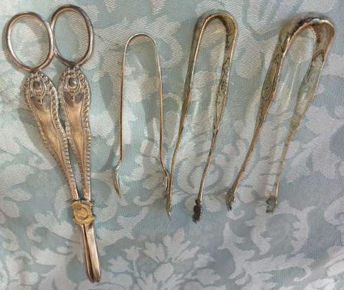 A COLLECTION OF VINTAGE EPNS TONGS