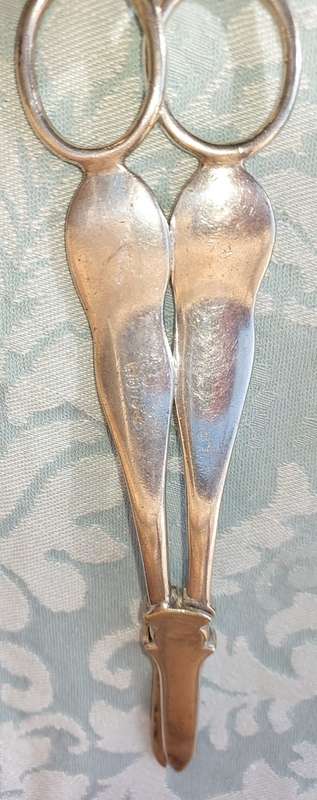 A COLLECTION OF VINTAGE EPNS TONGS