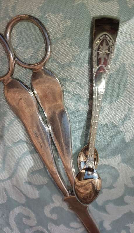 A COLLECTION OF VINTAGE EPNS TONGS