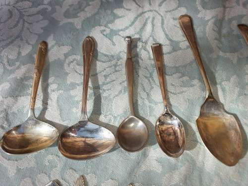 A COLLECTION OF VINTAGE CUTLERY EPNS AND STAINLESS STEEL SOLD AS IS
