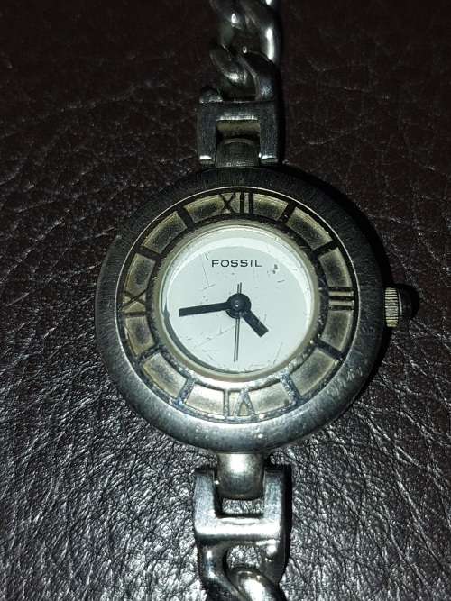 A COLLECTION OF VINTAGE FASHION WATCHES FOR THE LADIES