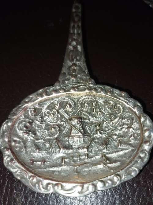 A SET OF VINTAGE DELF COLLECTORS TEASPOON SET SOLD AS IS