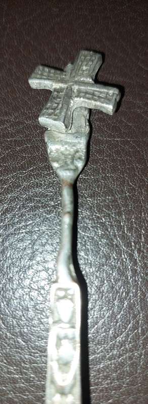 A SET OF VINTAGE DELF COLLECTORS TEASPOON SET SOLD AS IS