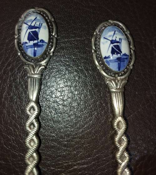A SET OF VINTAGE DELF COLLECTORS TEASPOON SET SOLD AS IS