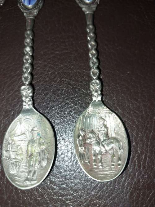 A SET OF VINTAGE DELF COLLECTORS TEASPOON SET SOLD AS IS