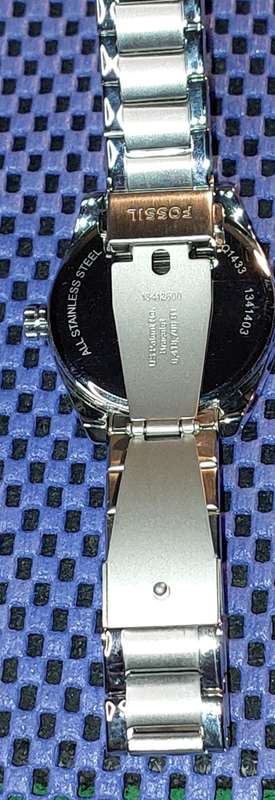 TWO PRISTINE FOSSIL WATCHES SOLD AS IS NOT TESTED