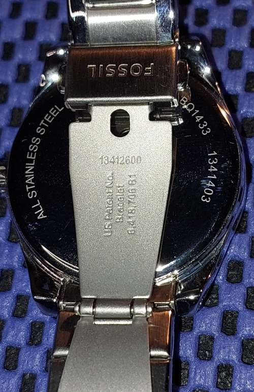 TWO PRISTINE FOSSIL WATCHES SOLD AS IS NOT TESTED