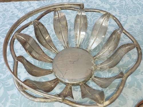 A VINTAGE JOB LOT EPNS AND STAINLESS STEEL SERVING BASKETS SOLD AS IS