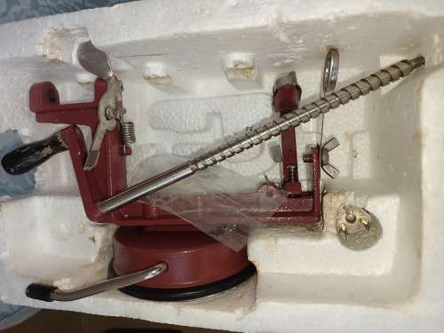 AN ORIGINAL CUISINA APPLE PEELING MACHINE