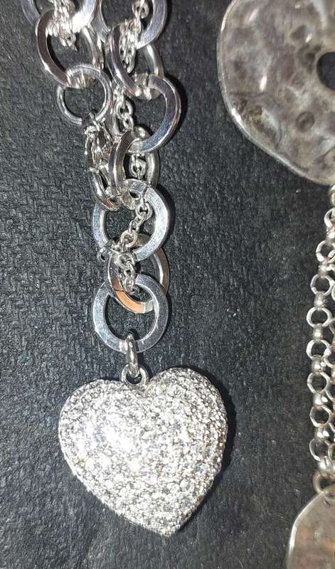 A COLLECTION OF FASHION-DESIGNED QUALITY COSTUME NECKLACES SOLD AS IS