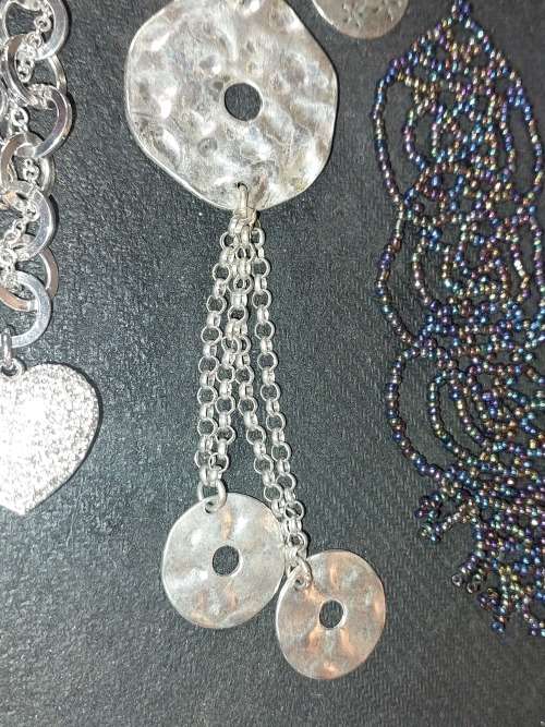A COLLECTION OF FASHION-DESIGNED QUALITY COSTUME NECKLACES SOLD AS IS