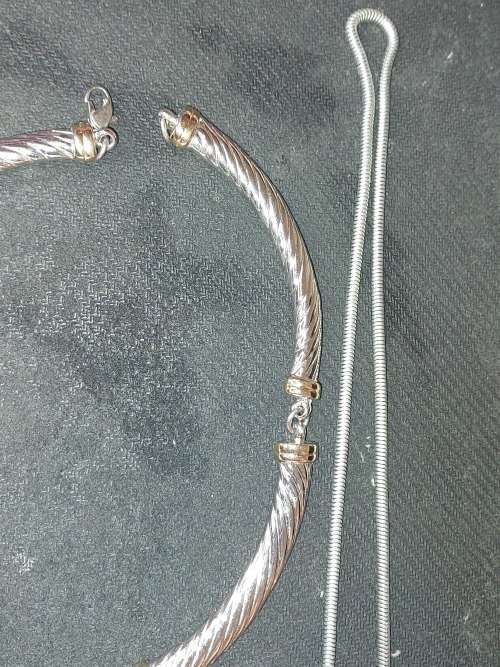 A COLLECTION OF FASHION-DESIGNED QUALITY COSTUME NECKLACES SOLD AS IS