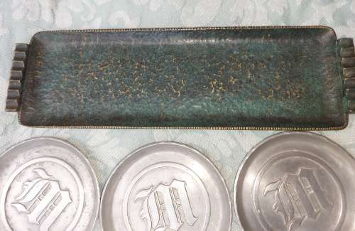 A MIXED VINTAGE JOB LOT FINGER SERVING TRAY SOLD AS IS