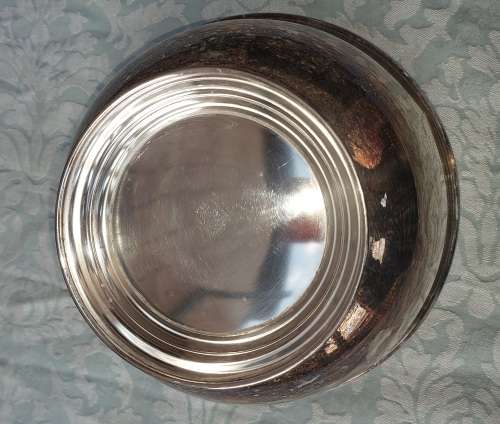 A VINTAGE PAUL REVERE REPRODUCTION ONEIDA USA SILVER PLATED SERVING BOWL SOLD AS IS