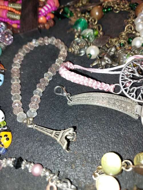 AN ANTIQUE AND VINTAGE JOB LOT BANGLES AND BRACELETS